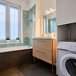 One Bedroom Near Tramway & Shops Lejlighed *
