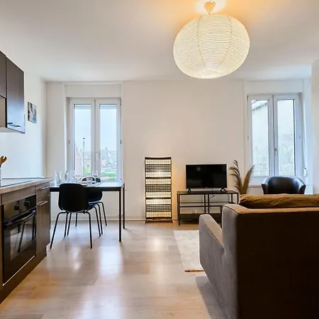 One Bedroom Near Tramway & Shops Appartement *