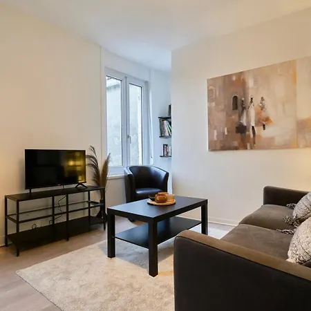One Bedroom Near Tramway & Shops *