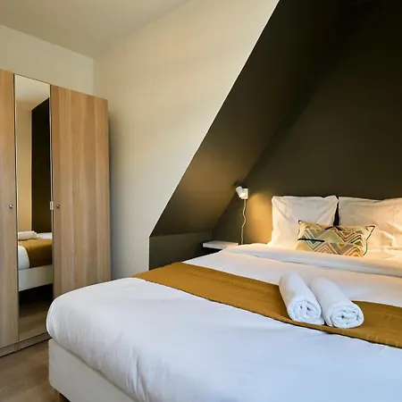 One Bedroom Near Tramway & Shops Apartment