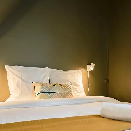 One Bedroom Near Tramway & Shops Apartment