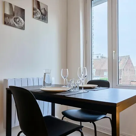 One Bedroom Near Tramway & Shops *