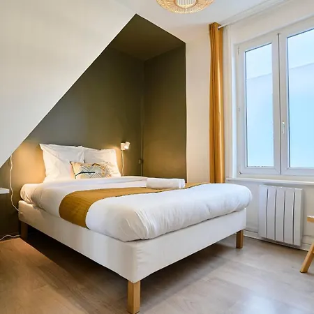 One Bedroom Near Tramway & Shops